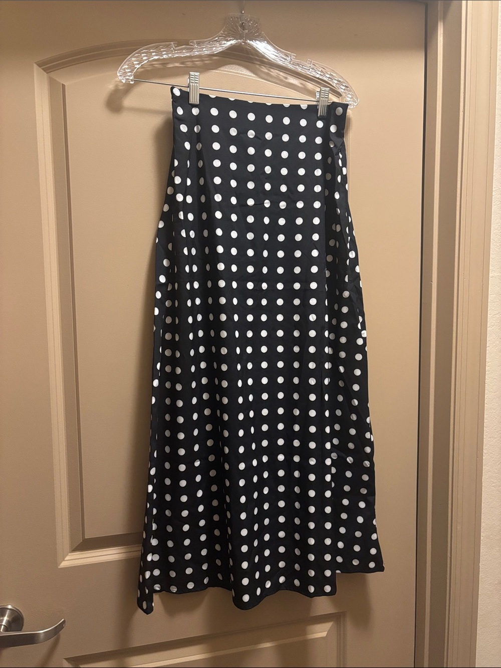 BLACK AND WHITE POLKA DOT SKIRT